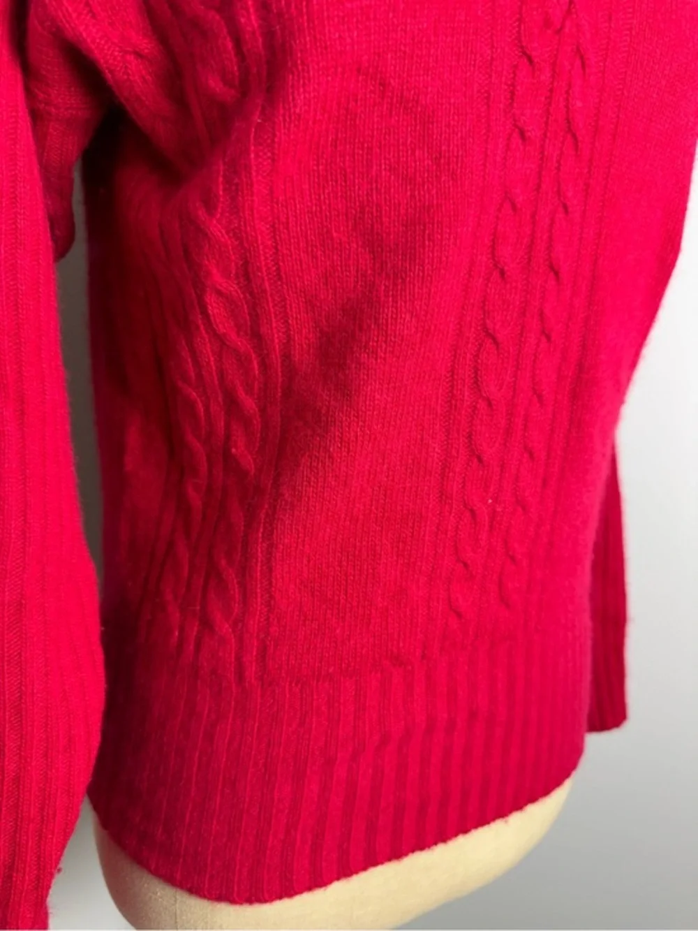 Oscar de la Renta Red V‑Neck Cable Knit Wool Blend Sweater